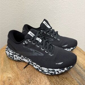 Brooks Women’s Black and White Athletic Shoes